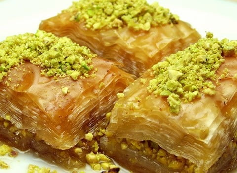 تصویر 2 از فروش باقلوا نارگیلی زعفرانی + قیمت خرید به صرفه